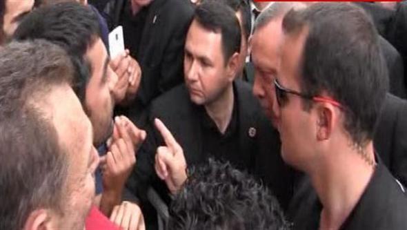 BINTEO-Ερντογάν σε διαδηλωτή: Γιουχάισέ με ξανά και θα σε χαστουκίσω