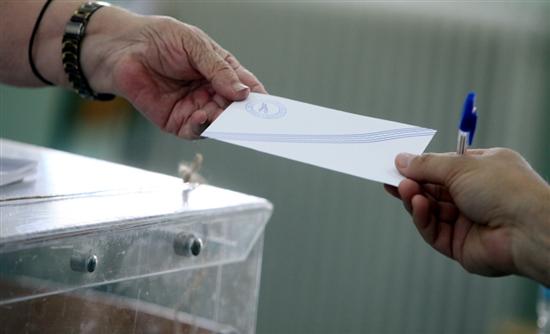 Ψηφίζουν οι σεισμόπληκτοι της Κεφαλονιάς