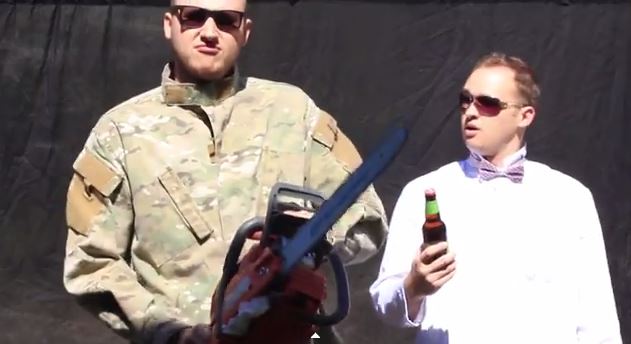 ΒΙΝΤΕΟ-Άνοιγμα μπουκαλιών με αλυσοπρίονο