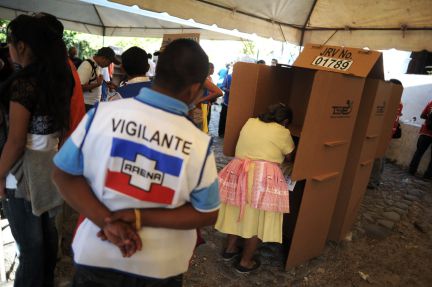 Ένταλμα σύλληψης για τον πρώην πρόεδρο του Ελ Σαλβαδόρ