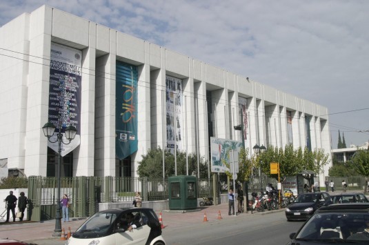 Προσαγωγές έξω από το Μέγαρο Μουσικής