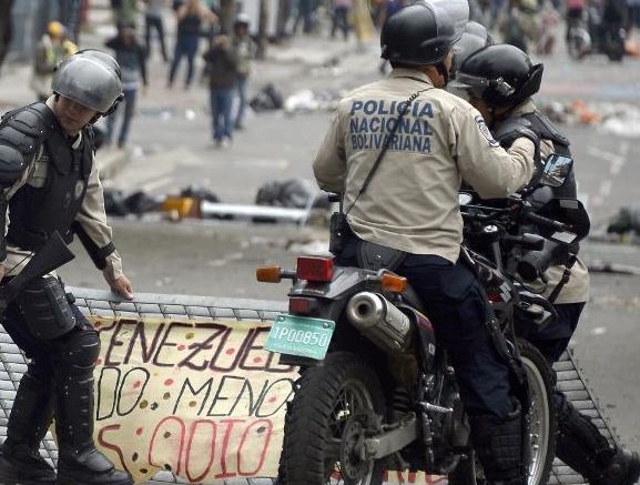 Νεκρός αστυνομικός σε διαδήλωση στο Καράκας