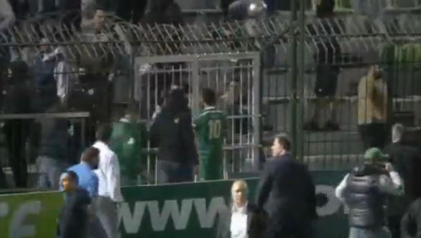 ΦΩΤΟ- Ο Ζέκα μιλάει στους οπαδούς