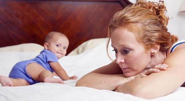 Μία στις 3 νέες μαμάδες με κατάθλιψη