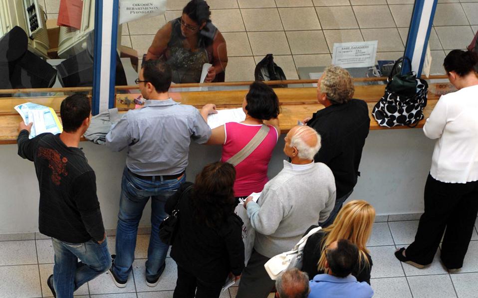 Ένας στους 4 Έλληνες με ληξιπρόθεσμες οφειλές