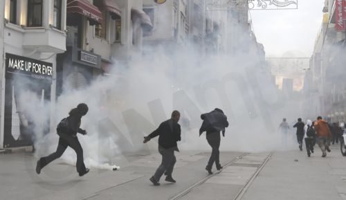 ΦΩΤΟ-Επεισόδια σε Κωνσταντινούπολη και Άγκυρα
