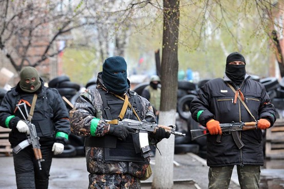 Φιλορώσοι πήραν τον έλεγχο στρατώνα στο Ντονέτσκ