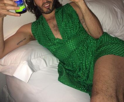 Ποιος γνωστός κωμικός ποζάρει σαν Κοντσίτα;