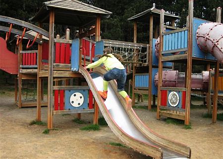 Μιχελάκης: Φτιάξτε τις παιδικές χαρές