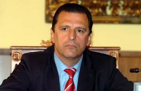 Αποχώρησε ο Τάσος Μητρόπουλος – Τι απαντά ο Μιχαλολιάκος