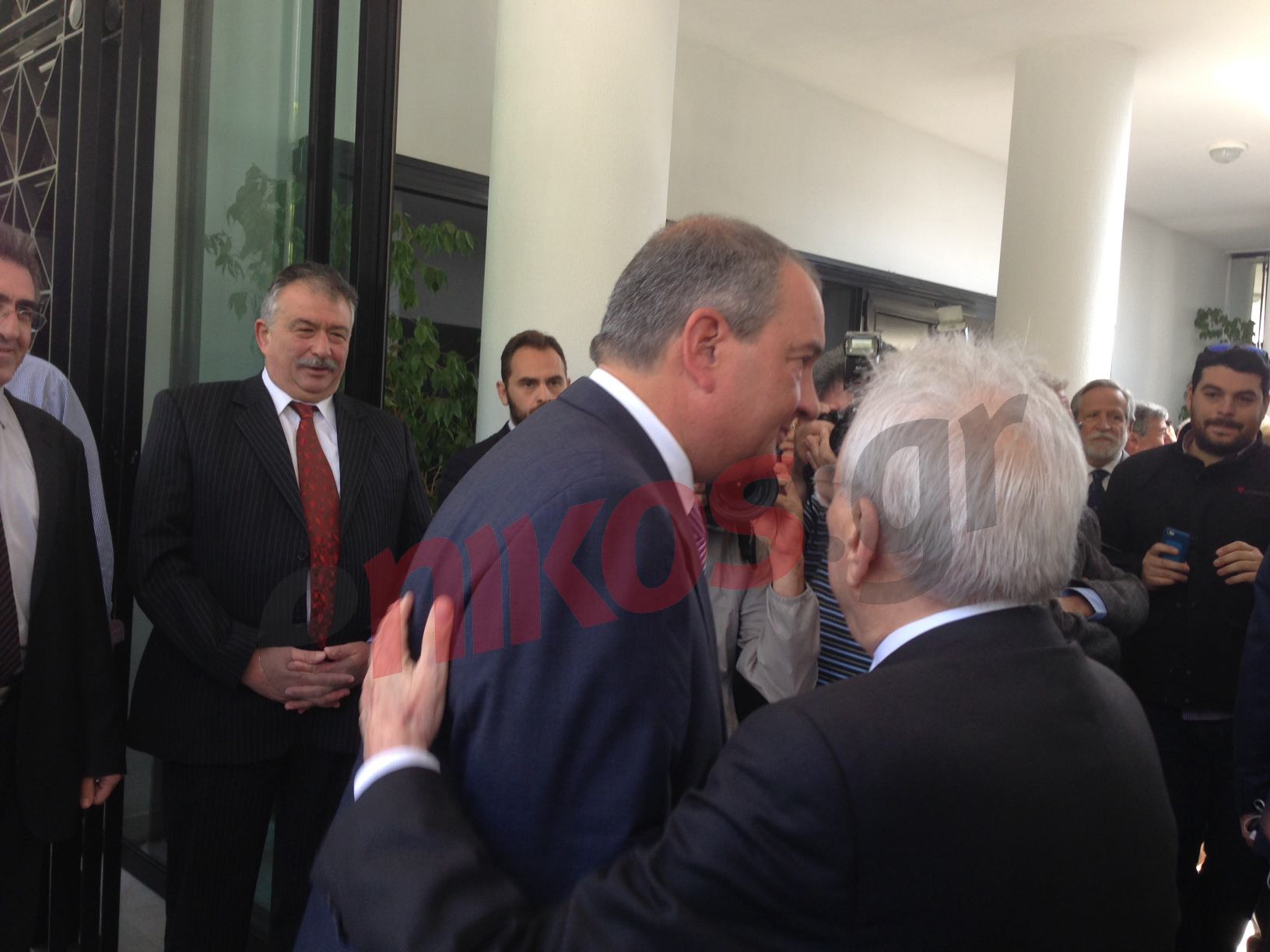 ΦΩΤΟ-Η άφιξη του Καραμανλή στο μνημόσυνο