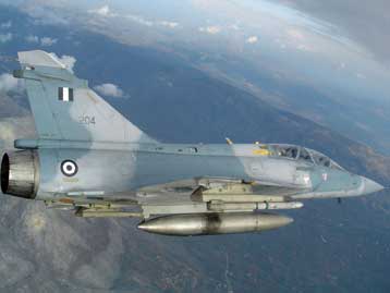 Μαχητικό έκοψε καλώδια της ΔΕΗ