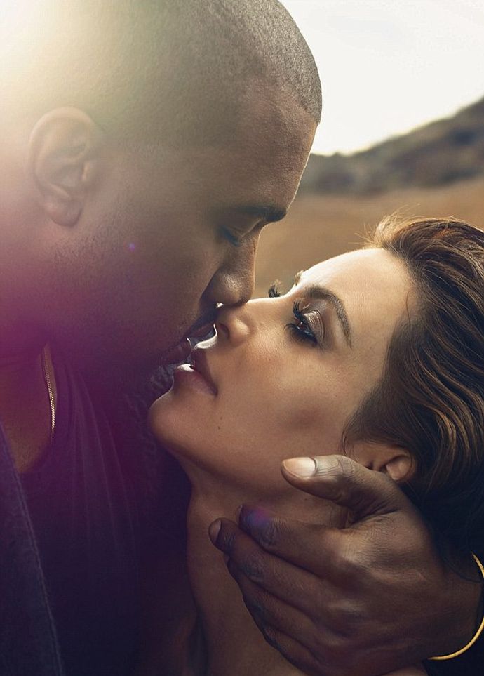 ΦΩΤΟ-Η Kardashian τα «σπάει» στο Παρίσι