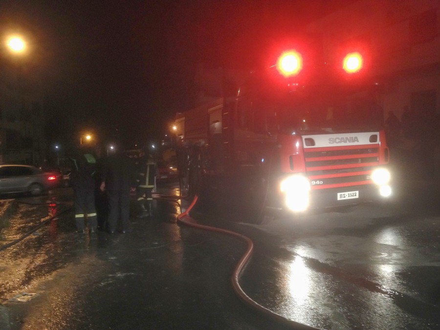 Φωτιές τη νύχτα σε αυτοκίνητα