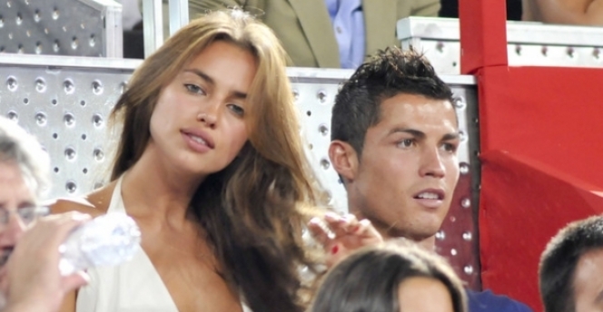 ΦΩΤΟ-Ο Ρονάλντο ποζάρει γυμνός δίπλα στην Ιρίνα Σάικ