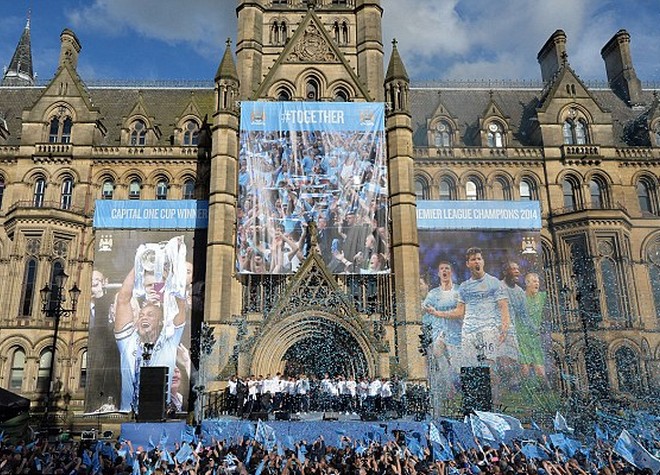 ΦΩΤΟ-Τρέλα στο Μάντσεστερ για τη Σίτι
