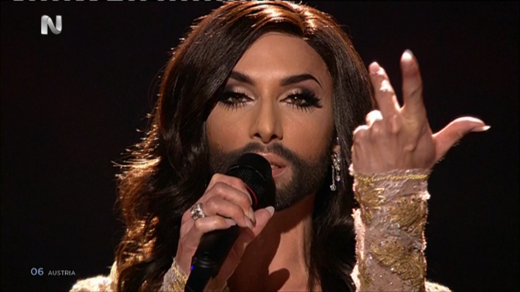 ΦΩΤΟ-Η εμφάνιση της τραγουδίστριας με το μούσι