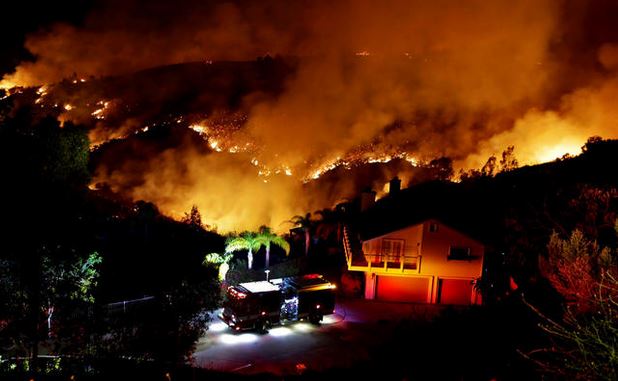ΦΩΤΟ-Σχεδόν 40.000 στρέμματα γης έχουν καεί στη Νότια Καλιφόρνια