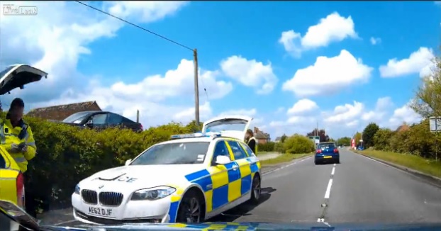 ΒΙΝΤΕΟ-Αυτοκίνητο “προσγειώθηκε” πάνω σε υπόστεγο