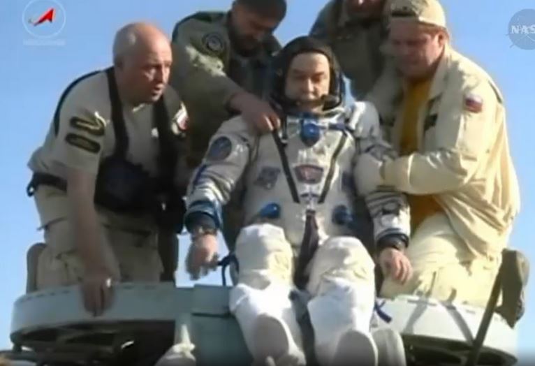 ΦΩΤΟ-Πάτησαν γη μετά από 188 ημέρες στο διάστημα