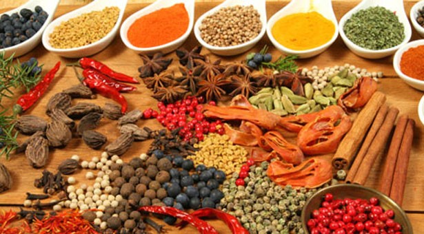 Ποια μπαχαρικά αντικαθιστούν τη ζάχαρη και το αλάτι