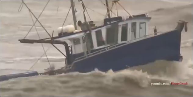 ΒΙΝΤΕΟ-“Μάχες” πλοίων με τα κύματα