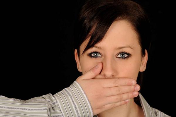 Τα βότανα που “χτυπούν” την κακοσμία του στόματος