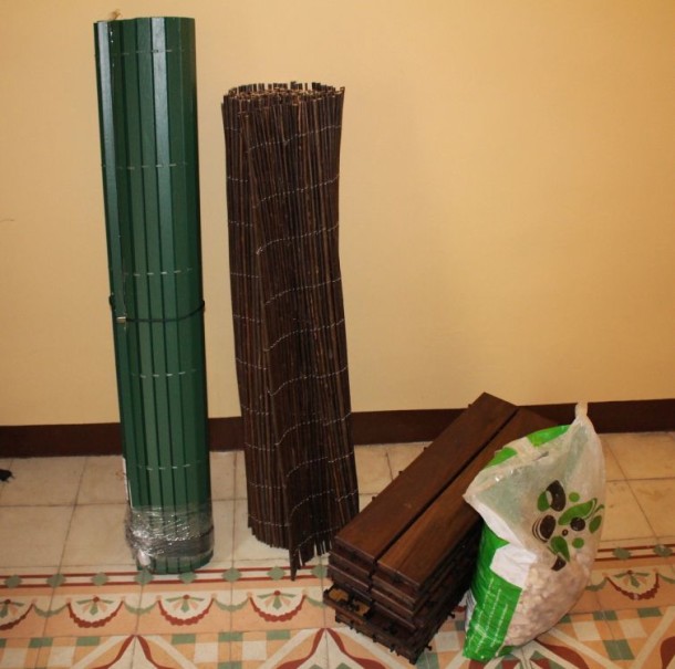 perierga.gr - Καλή ιδέα διακόσμησης ενός μικρού μπαλκονιού!