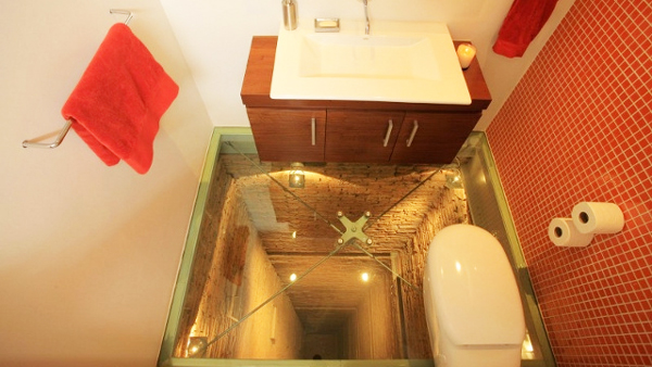 perierga.gr - Ένα μπάνιο μέσα στο... ασανσέρ!