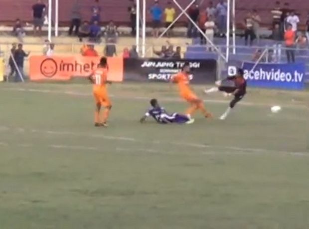 ΒΙΝΤΕΟ-Σοκάρει ο θάνατος ποδοσφαιριστή από μαρκάρισμα τερματοφύλακα