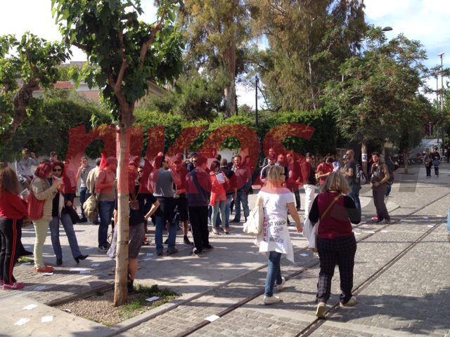 ΦΩΤΟ-Η αντιφασιστική συγκέντρωση στο μετρό της Ακρόπολης