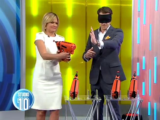 ΒΙΝΤΕΟ-Παραλίγο ατύχημα on air με πιστόλι αέρος