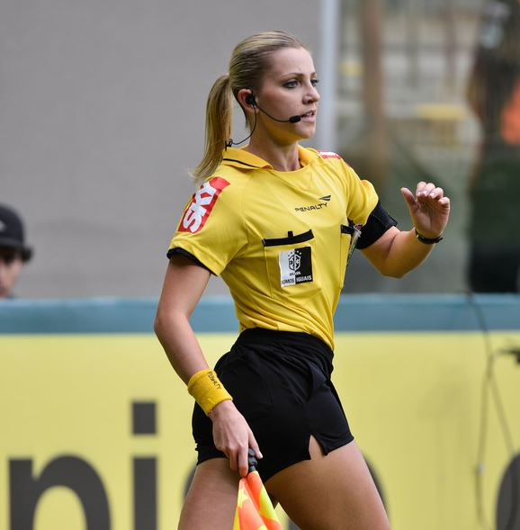 ΒΙΝΤΕΟ-ΦΩΤΟ-Η πιο καυτή επόπτρια