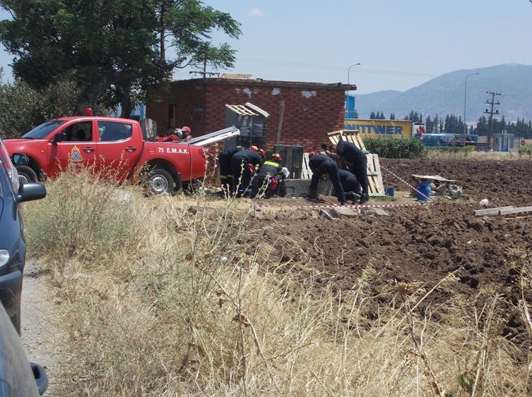 Κινδυνεύει εργάτης που έπεσε σε πηγάδι