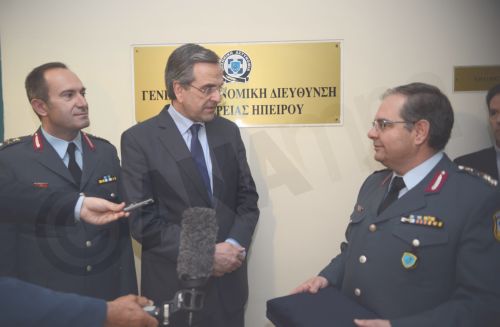 ΦΩΤΟ-Ο Σαμαράς στην Αστυνομική Διεύθυνση Ηπείρου