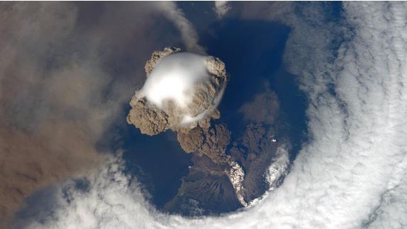 ΒΙΝΤΕΟ-Έκρηξη ηφαιστείου από τον ISS