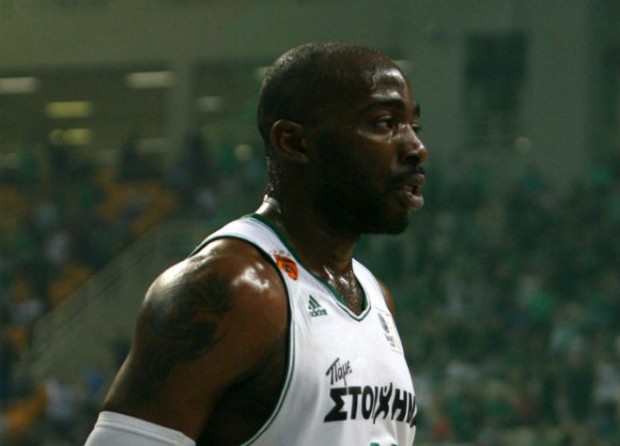 Λάσμε: Άντρες στο παρκέ και την εξέδρα