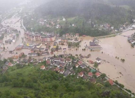 BINTEO-ΦΩΤΟ-SOS από Σερβία και Βοσνία λόγω των πλημμυρών