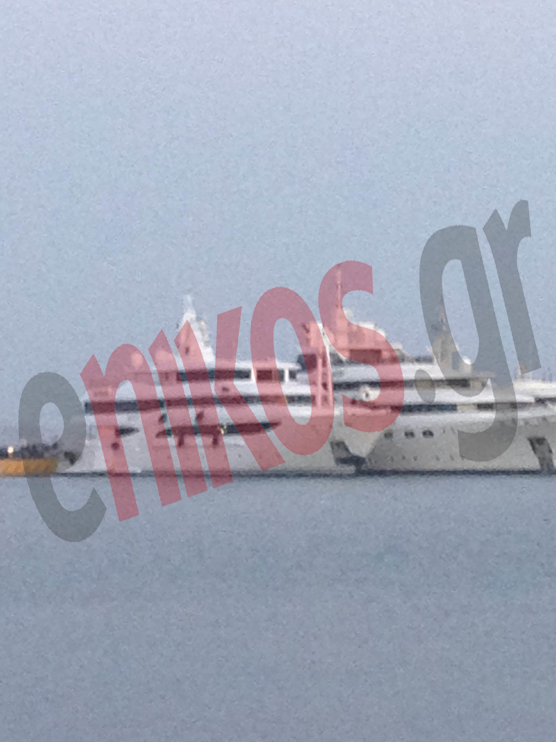 ΒΙΝΤΕΟ-ΦΩΤΟ-Υπό μερικό έλεγχο η φωτιά στο κότερο στη μαρίνα του ΣΕΦ