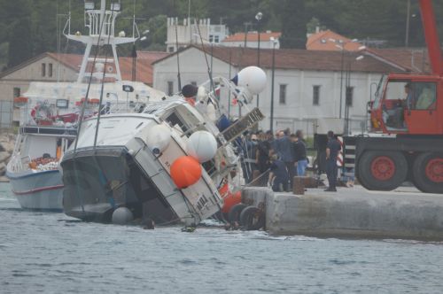 Με C-130 στην Αθήνα 3χρονο αγόρι από το ναυάγιο στη Σάμο