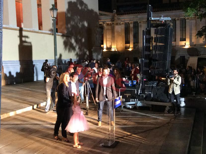 Με τσίπουρα, «bella ciao» και … καγκέλια το πάρτι του ΣΥΡΙΖΑ