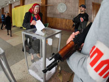 Κίεβο: “Φάρσα το δημοψήφισμα”