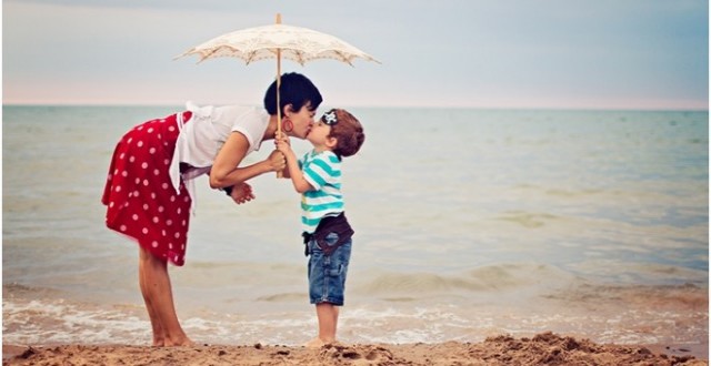 Μαμά εξαρτημένη από τον γιο: Δες πόσο κακό του κάνεις