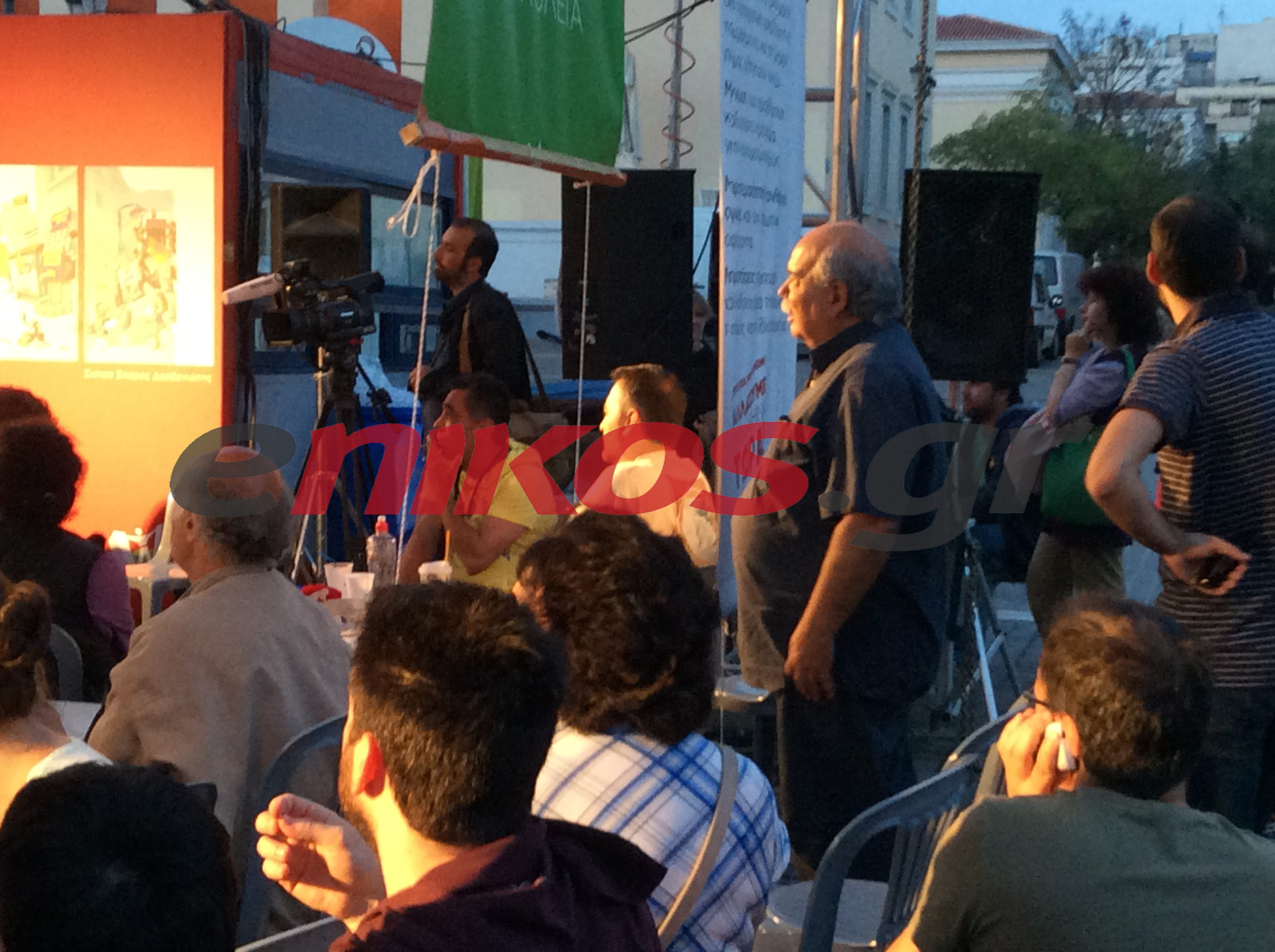 ΦΩΤΟ-Στο εκλογικό κέντρο του Σακελλαρίδη ο Βούτσης