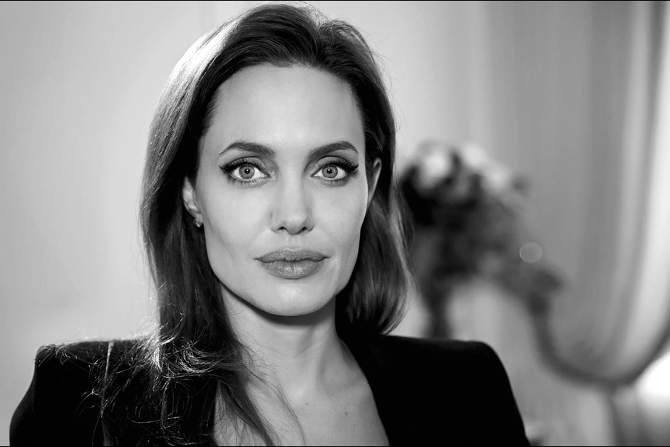 Φωτογραφία της ημέρας η πόζα της Τζολί στον Αλιάγα