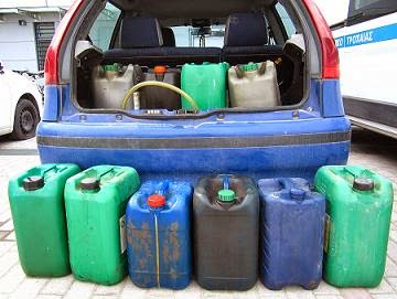 Τον έπιασαν να κλέβει πετρέλαιο από λεωφορείο