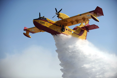 Βλάβη κατά την προσθαλάσσωση πυροσβεστικού καναντέρ