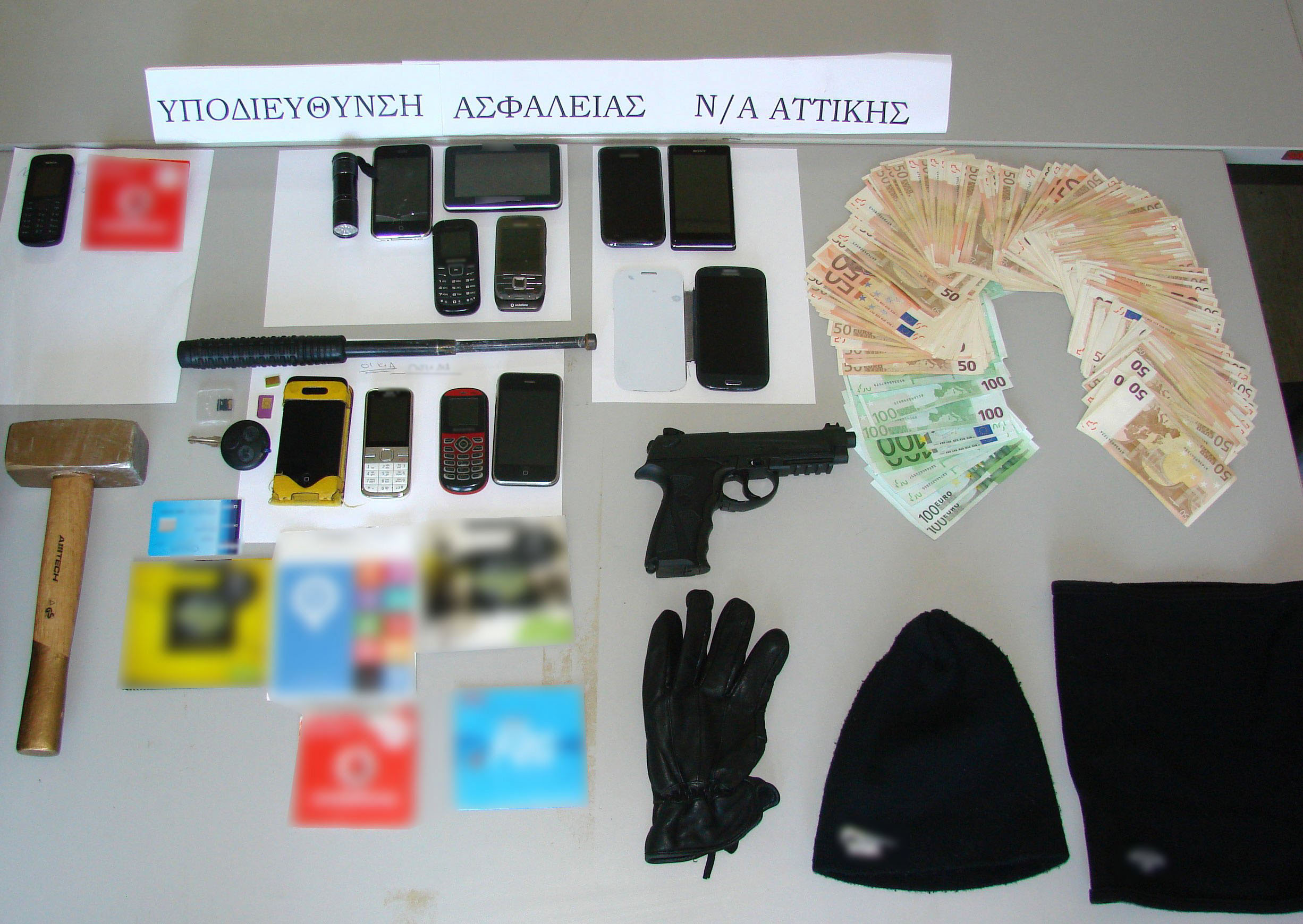 ΦΩΤΟ-Εξάρθρωσαν σπείρα και εγκληματικές ομάδες