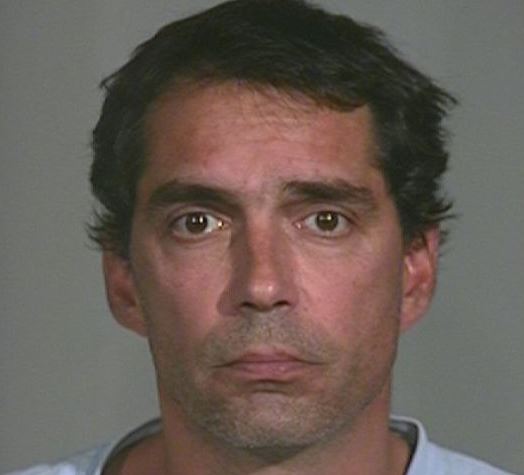 Νάρκωνε τη γυναίκα του και βιντεοσκοπούσε τον βιασμό της