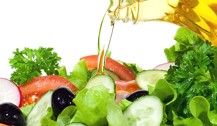 «Ασπίδα» υγείας το ελαιόλαδο στη σαλάτα